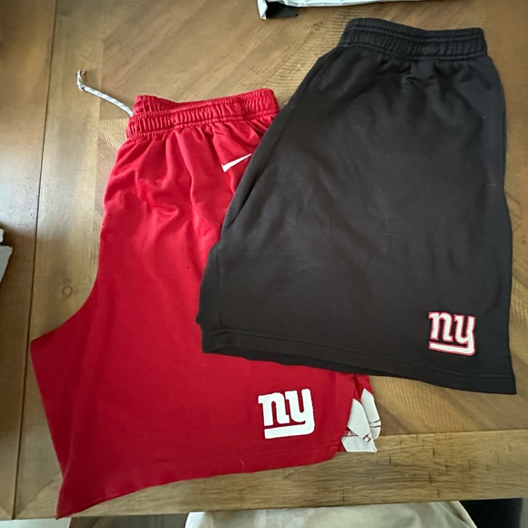 2 Pairs New York Giants shorts - Picture 1 of 8